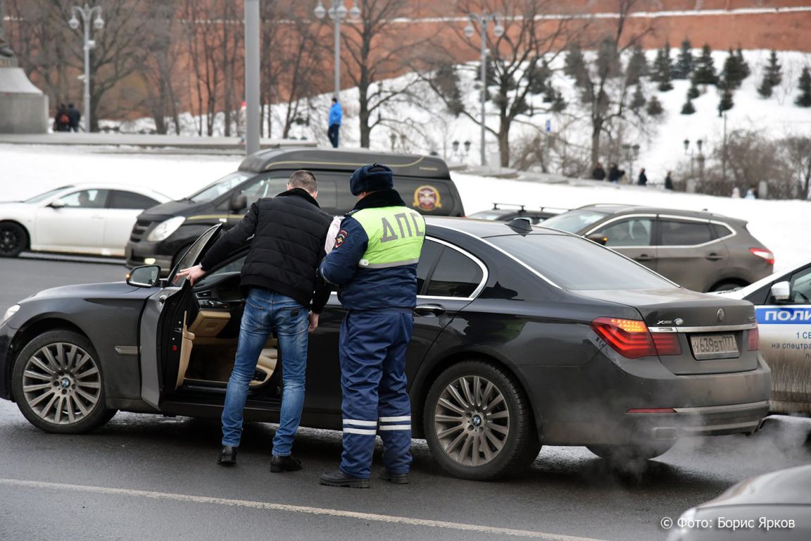 Екатеринбург вошел в топ-городов, где ездят самые вежливые водители -  «Уральский рабочий»